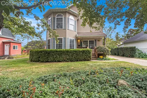 34 N Andrews St, Lake Orion, MI 48362