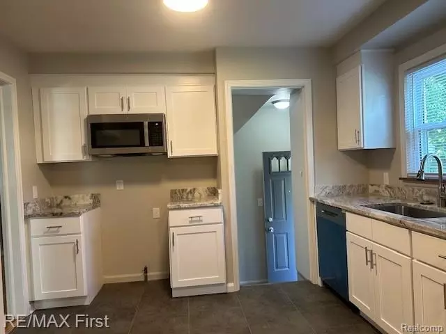 Entry Way - 17175 Five Points St, Redford, MI 48240 photo 2 of 3