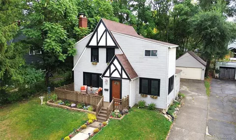 448 Dougherty Pl, Flint, MI 48504