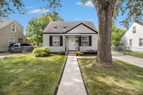 26671 Chippendale St, Roseville, MI 48066