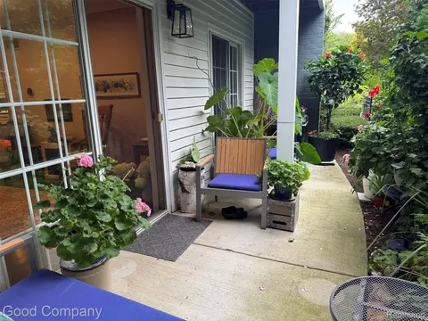 662 Purdy St #105, Birmingham, MI 48009