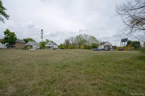 9845 Russell St, Detroit, MI 48211