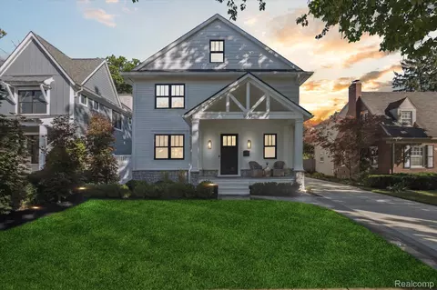 1633 Villa Rd, Birmingham, MI 48009