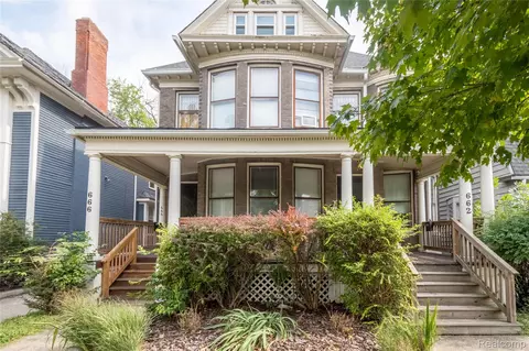 662 Van Dyke St, Detroit, MI 48214