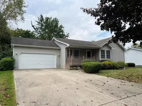 817 Lamoreaux Dr, Lapeer, MI 48446