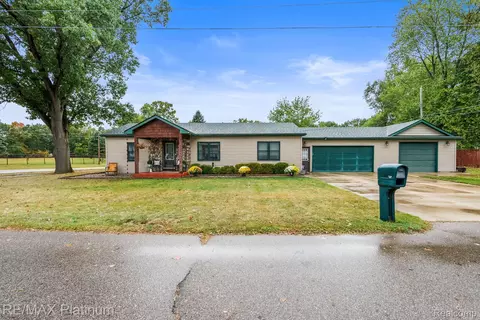 303 N Howell St, Pinckney, MI 48169