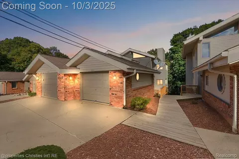 1066 York St, Plymouth, MI 48170
