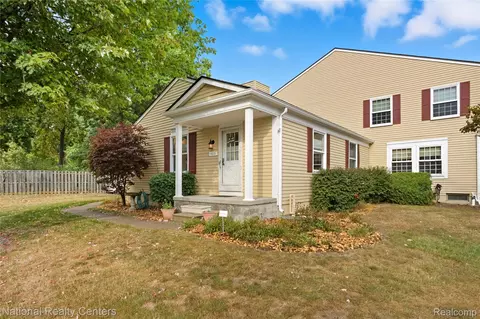 1493 Mariner Dr, Walled Lake, MI 48390