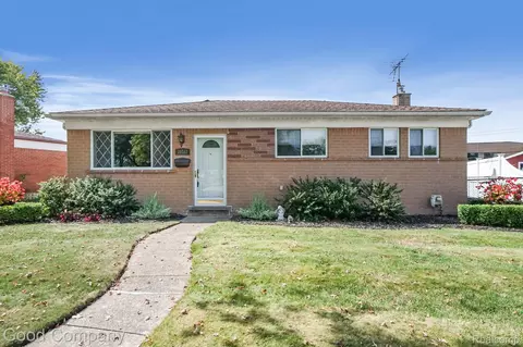 30763 Roan Dr, Warren, MI 48093