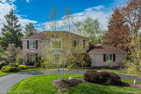 1818 Argosy Ct, Bloomfield Township, MI 48302