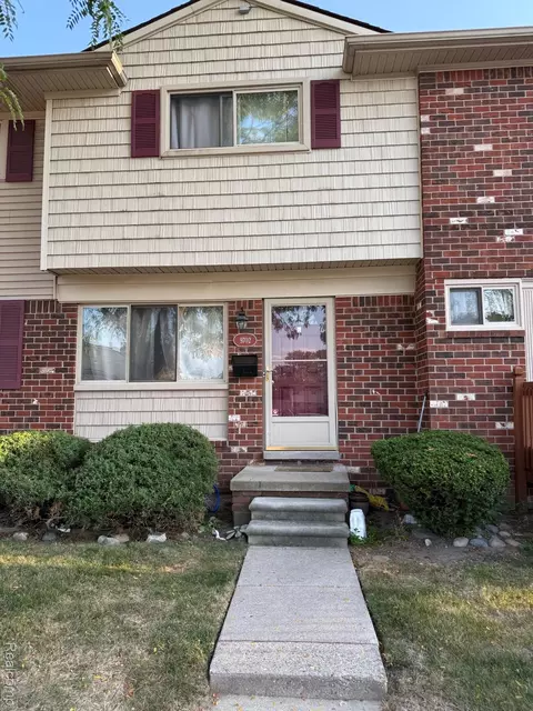 9702 Cornell St, Taylor, MI 48180