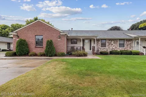 12129 Lexington Dr #2, Green Oak, MI 48178