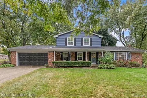 4203 Sugar Grove Ct, Troy, MI 48098