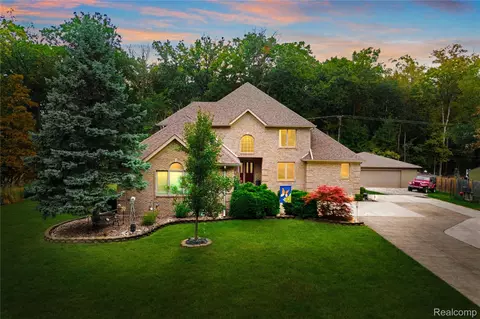 9362 Owen St, Grosse Ile, MI 48138