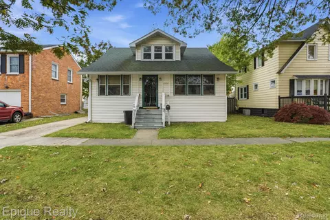 1424 19th St, Port Huron, MI 48060