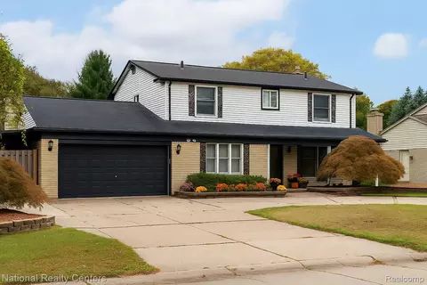 17324 Merryweather St, Clinton Township, MI 48038
