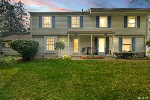 2144 Park Place Dr, Walled Lake, MI 48390