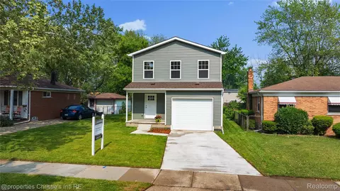22114 Pleasant Ave, Eastpointe, MI 48021