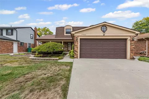 17903 Red Oaks Dr, Macomb, MI 48044