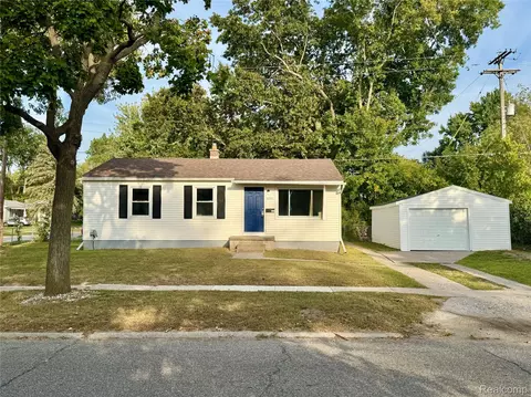 5220 Western Rd, Flint, MI 48506