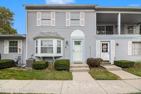 229 Lake Village Dr, Walled Lake, MI 48390