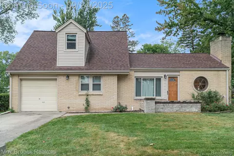 23111 Albion Ave, Farmington, MI 48336