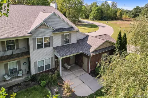 939 Eagle Dr, Fenton, MI 48430