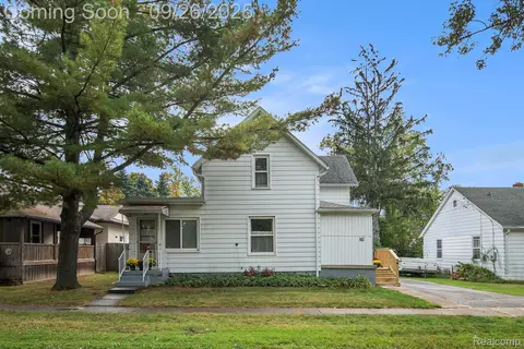 214 Grove St, Otisville, MI 48463