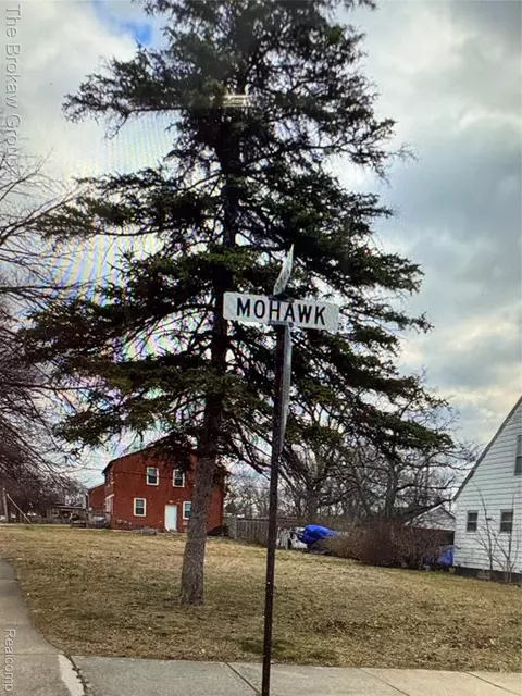 79 Spokane Dr, Pontiac, MI 48341