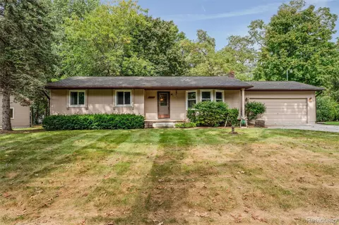 711 S Newman Rd, Orion, MI 48362