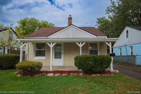 23038 Rosalind Ave, Eastpointe, MI 48021