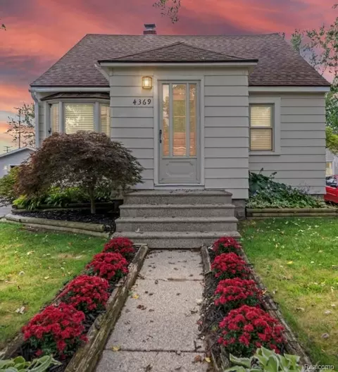 4369 Richalva Ct, Waterford, MI 48329