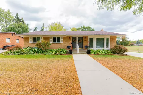 31221 Lyndon St, Livonia, MI 48154
