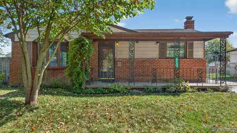 9405 Chamberlain St, Romulus, MI 48174