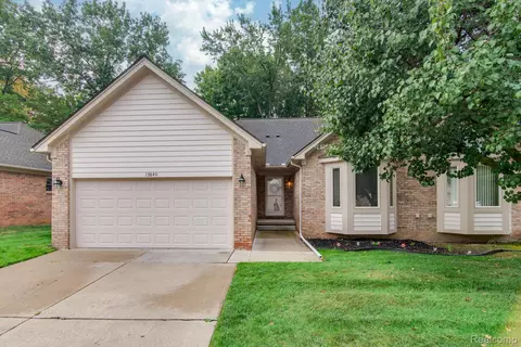 13840 Elmbrook Dr #16, Utica, MI 48315