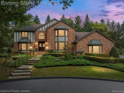 4822 Cider Hill Dr, Oakland, MI 48306
