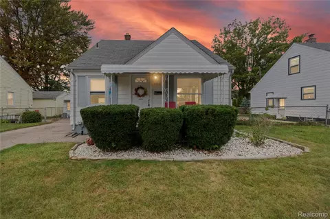 29521 Kelly Rd, Roseville, MI 48066