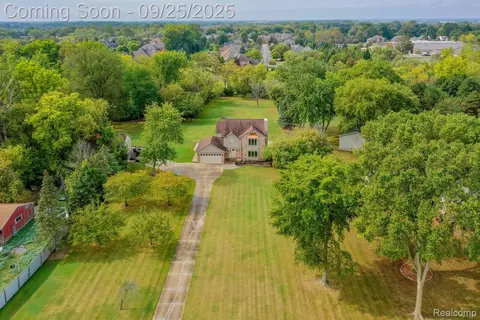 42733 Heydenreich Rd, Clinton Township, MI 48038