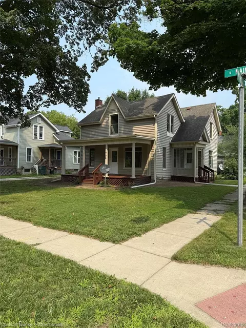 706 N Main St, Lapeer, MI 48446