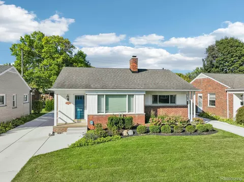 3866 Hillside Ct, Royal Oak, MI 48073