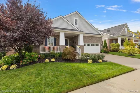 49645 Hancock St, Canton, MI 48188