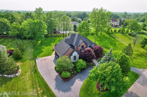 8320 Misty Mdws, Grand Blanc, MI 48439