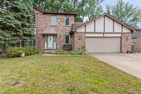 13980 Amanda Dr, Sterling Heights, MI 48313