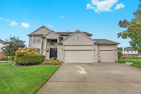 1077 Polo Dr, South Lyon, MI 48178