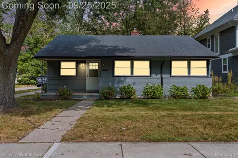 15858 Kirkshire Ave, Beverly Hills, MI 48025