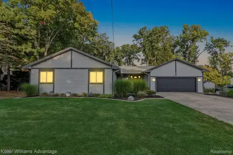 2441 Gillham Ave, West Bloomfield, MI 48324
