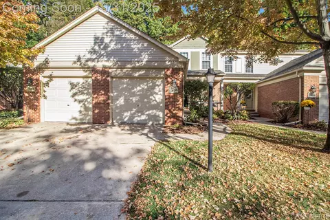 7860 Rivergate Dr, Westland, MI 48185