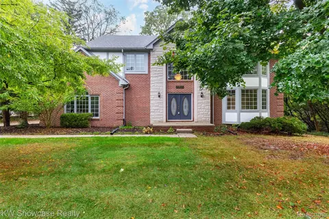 30950 Bruce Ln, Franklin, MI 48025