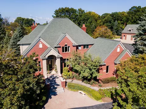 67391 Mack Ct, Washington, MI 48095