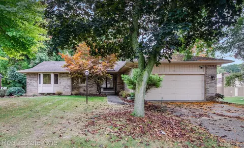6281 Quaker Hill Dr, West Bloomfield, MI 48322